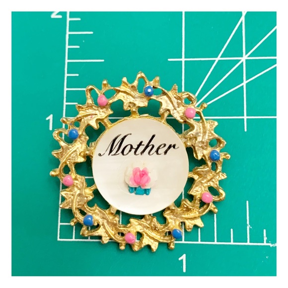 Vintage MCM mother of pearl “mother” pink blue gold round brooch pin - Picture 6 of 7